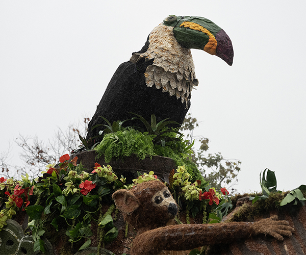 A bird feature on the Cal Poly Universities Rose Parade Float. 