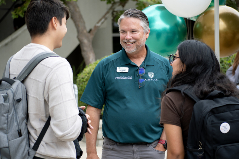 College of Agriculture, Food and Environmental Sciences Dean Brian Horgan talks with students on the first day of class. 