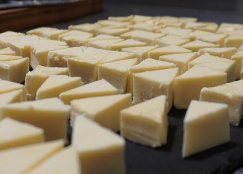 A table with Nibble Cheesecake bites. 